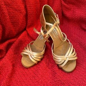 International Dance Shoe. Rhythm shoe. SZ4.5.(UK)